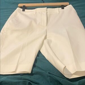 NEW White House Black Market 11”Bermuda Short
